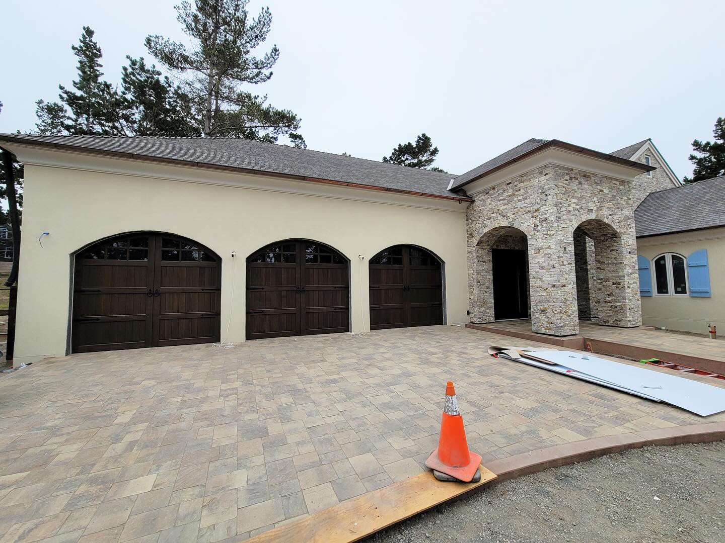Mediterranean estate with three arched wood carriage doors